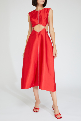 Красное платье с геометричными вырезами